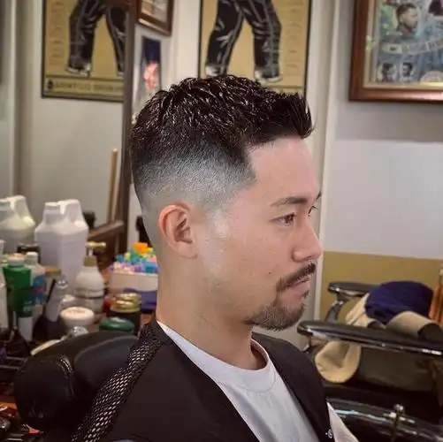 男士发型别乱剪最帅还是周边铲短清爽百变真精神