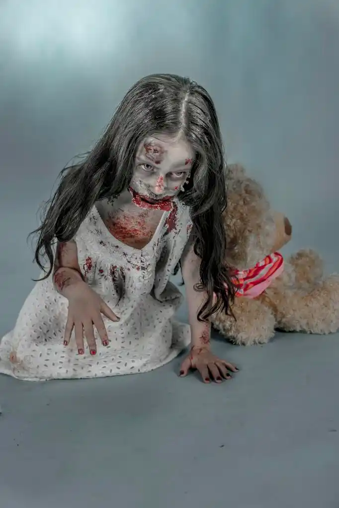 僵尸的女孩,是一个僵尸女孩穿着睡衣吗