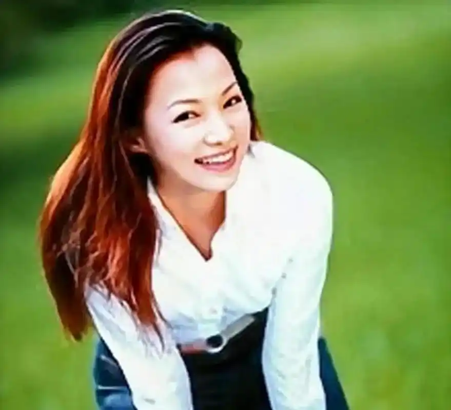 gif创作人# 著名央视主持人董卿年轻时候的照片,气质优雅,美丽大方