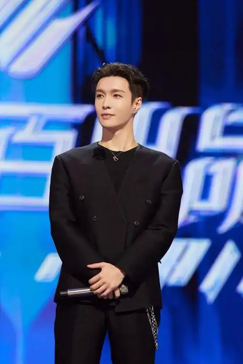 《百分百出品》张艺兴极限重编7人舞台