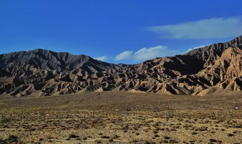 穿越沙漠戈壁和无人区探秘神奇的柴达木盆地