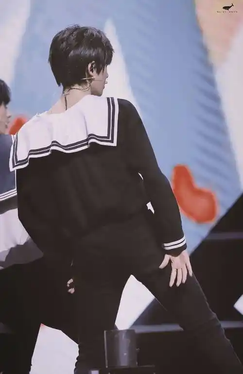 有人和我一样喜欢看宋亚轩背后的那两个薄薄的凸起吗