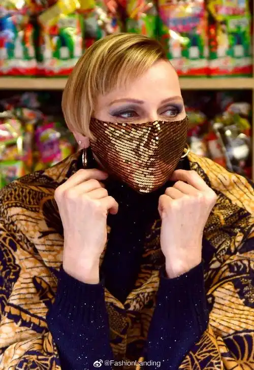 时间12月16日,摩纳哥举办儿童圣诞礼物发放活动,摩纳哥王妃charlene