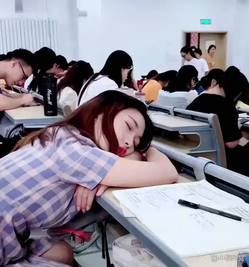 但对于上课这件事,如果较真,就会让学生觉得老师不近人情,都说大学主