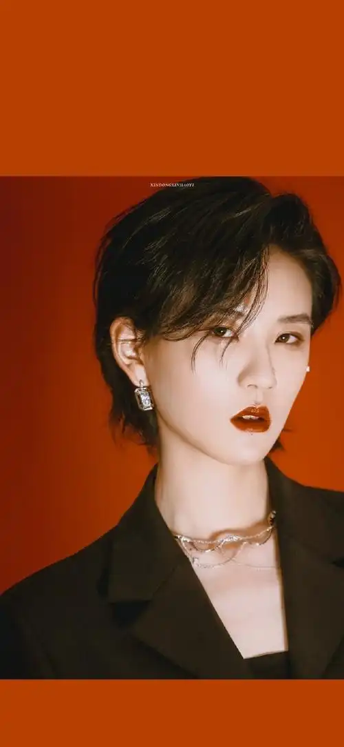 陆柯燃长发古风杂志封面