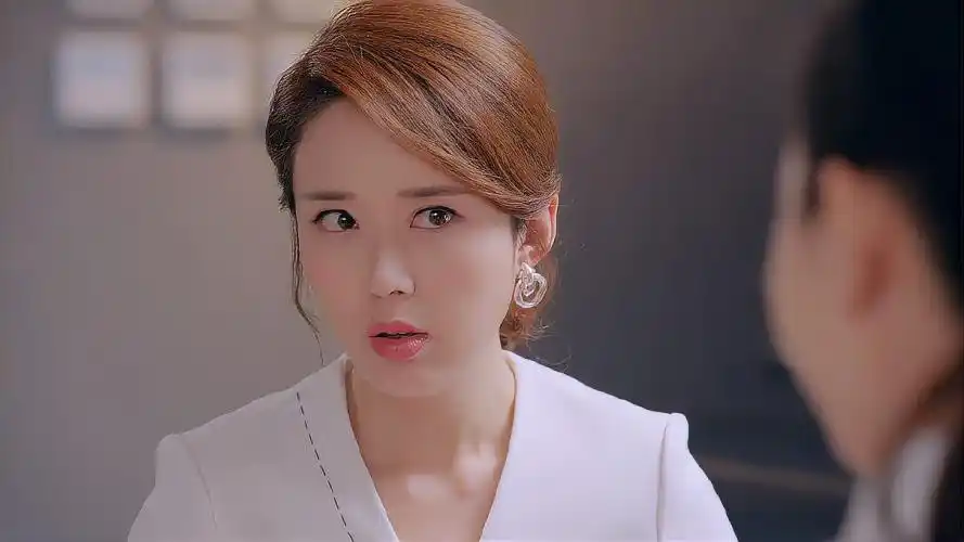 最美的安排女儿旷课老师给父亲来电谁知女儿和小姨在吃大餐