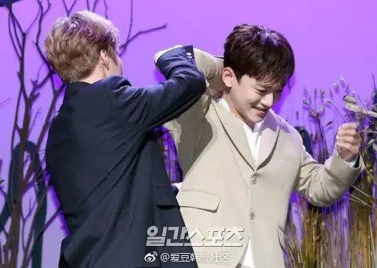 [星闻]金珉锡助阵金钟大个人专辑《april, and a flower》音监会担当