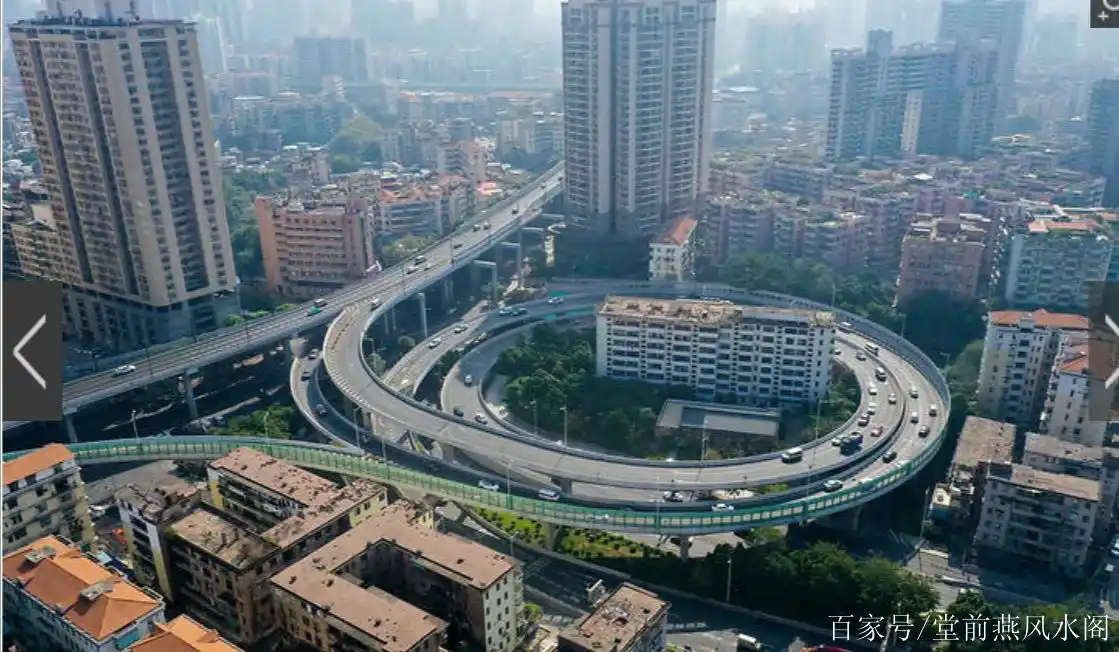 城市俯瞰玉带环腰格局