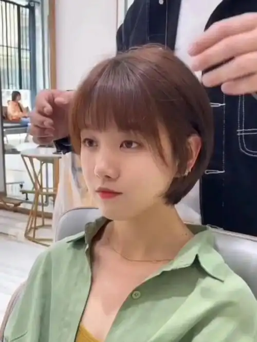 不用打理就很好看的短发发型挂耳短发