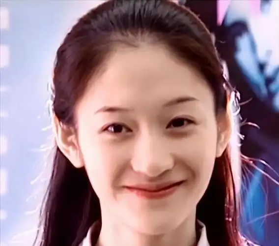 李小冉早期清纯旧照曝光,14岁长得像外国洋娃娃,网友:心动了