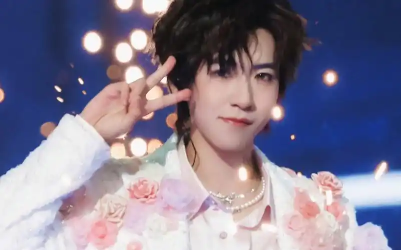 贺峻霖来说晚安了!可爱小霖好好休息吧!