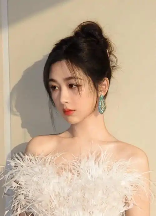 杨紫赵露思又丑上热搜这次真土出新高度