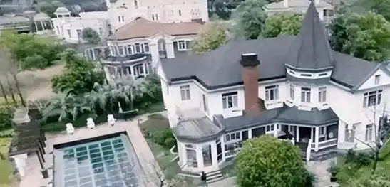 "家里有矿"的5位女明星,配保镖,父亲送3亿豪宅,给你潜也不敢