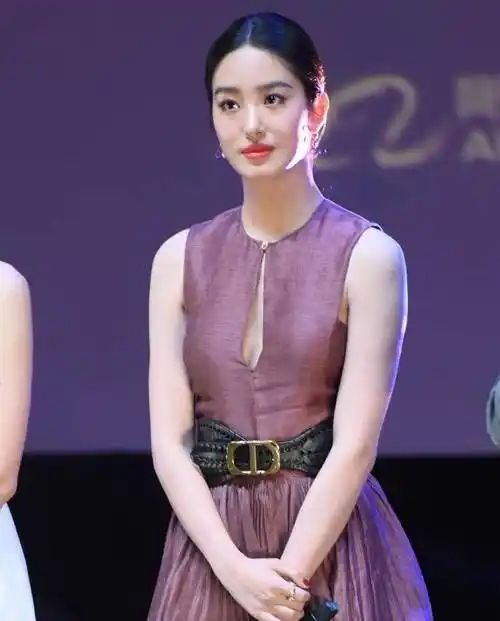 搭档黄轩爆红,如今28岁气质越来越出众_杨采钰_电影_芳华