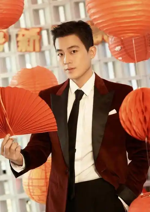 男星欧豪时尚写真:阳光帅气,魅力气质