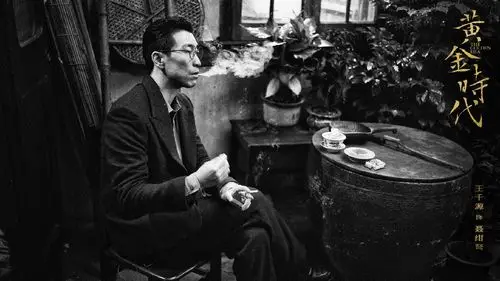 p>王千源(原名王锦鹏),1972年6月27日出生于辽宁省盘锦市,在沈阳长大