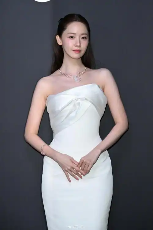 g社拍的张艺兴林允儿##戛纳红毯