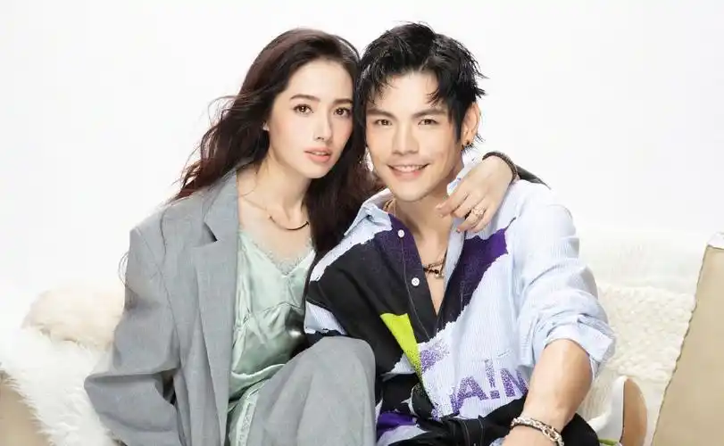 简介:郭碧婷向佐温馨合体写真图片,分享一组向佐图片给大家,图中的