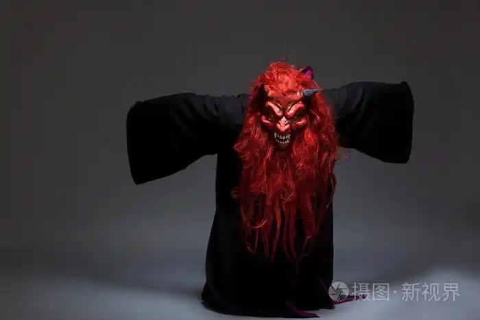 在深色背景上的万圣节怪物