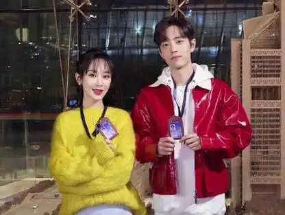 纪录俩人的春晚同台时光哟|春节联欢晚会|肖战|杨紫_新浪新闻