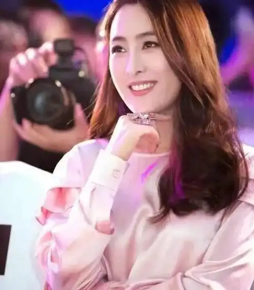 吴奇隆背负的是娱乐圈丑闻的压力他们间有何纠葛