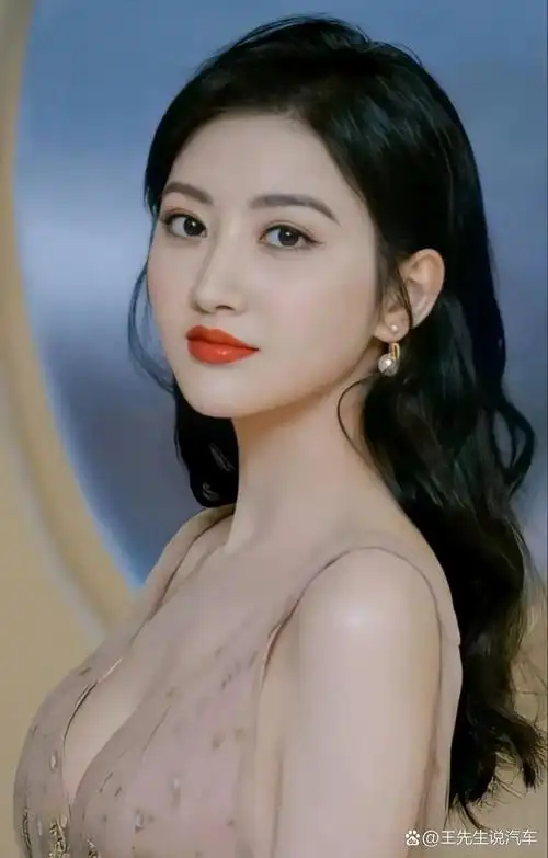 女明星素颜对比:景甜清新脱俗,沈梦辰皮肤黝黑,戚薇五官仍清晰 景甜