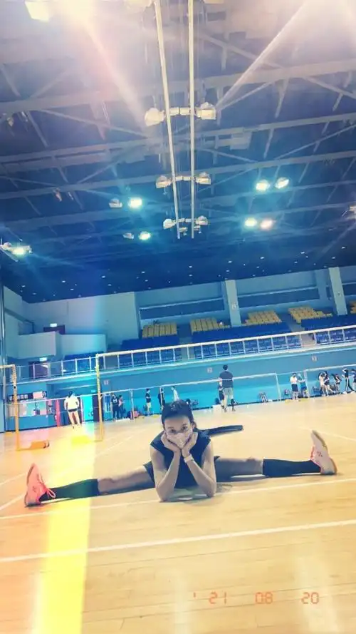 地表最强孕妈陈意涵挺二胎孕肚运动多角度展示一字马状态赞爆