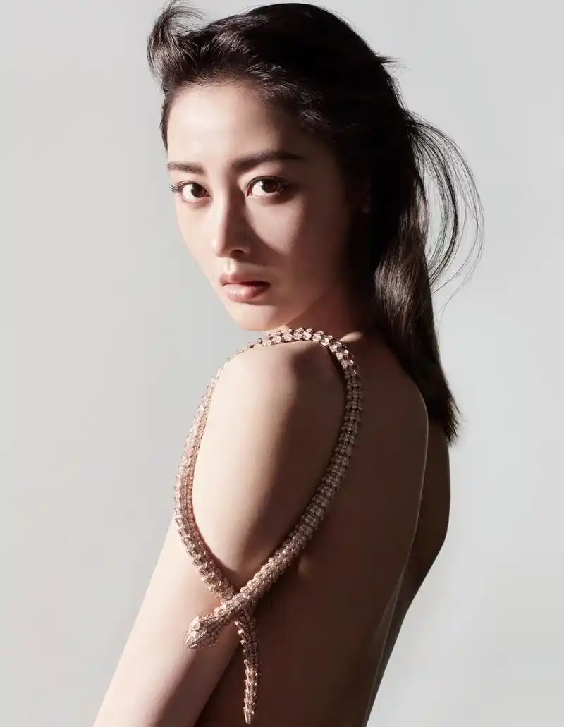 张天爱时尚大片曝光 冷艳大气尽显御姐范