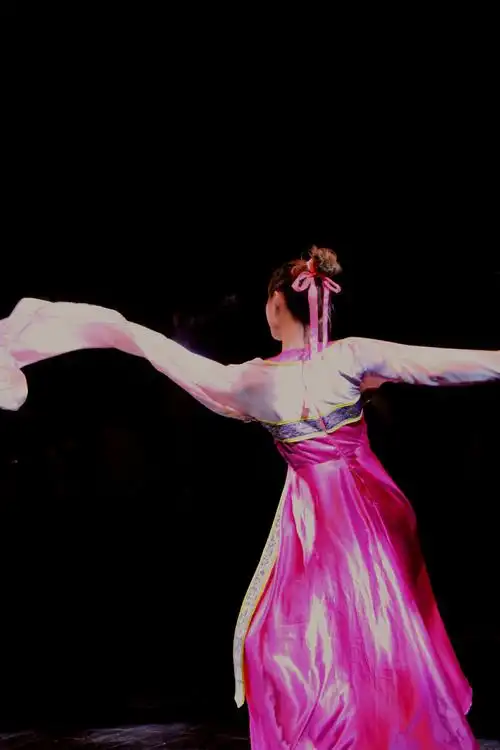 汉代宫女翩翩起舞