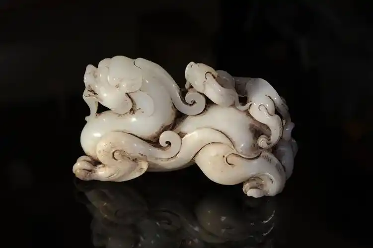 西汉羊脂白玉瑞兽子母兽