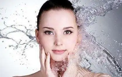 而且很多痘痘,痘印等皮肤问题也和皮肤保湿补水有关系