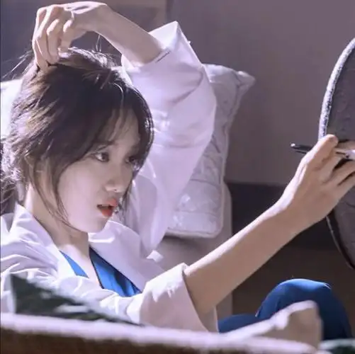 李圣经女生头像