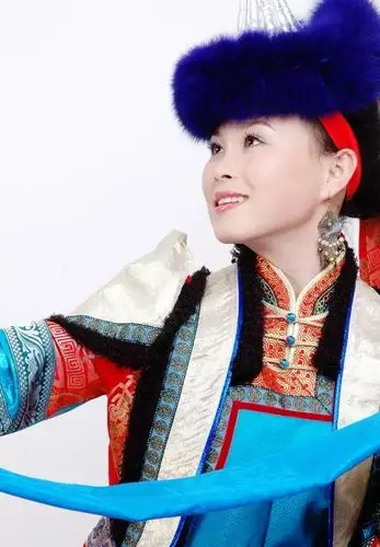 来自内蒙古科尔沁大草原的塔林图雅,是中国为数不多的呼麦女歌手之一