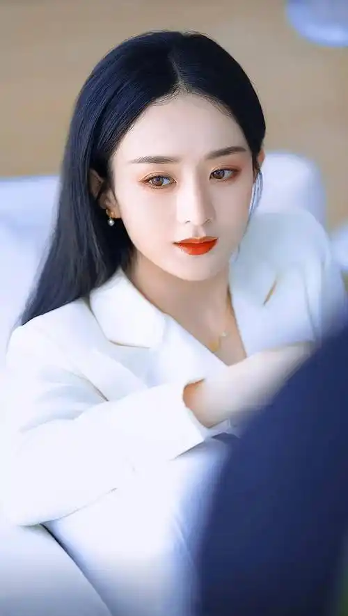 赵丽颖人间仙女,古装和现代装你更喜欢哪一个?_颖宝_圆脸_女明星