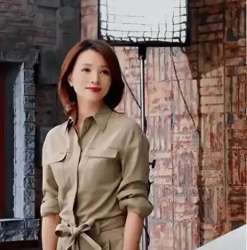 央视董卿回归!洒脱干练气质如兰,评论区沦陷