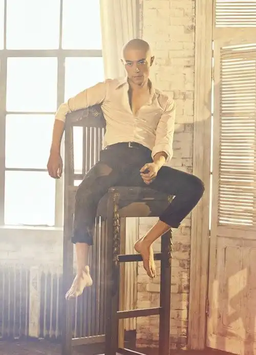 霍建华婚后「大解放」 开腿,解扣引人犯罪啊