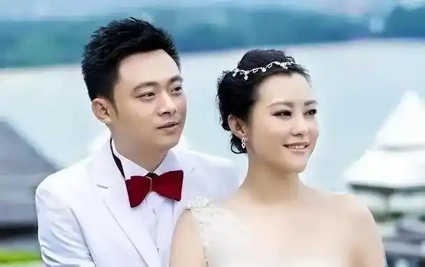 郝蕾跟刘烨离婚之后独自一人抚养两个儿子现如今还好吗