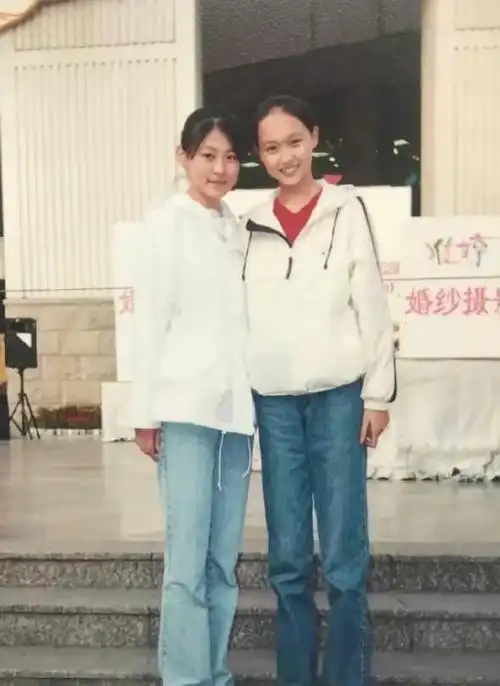 唐嫣旧照被高中同学曝光被吐槽没同学好看整没整容一目了然