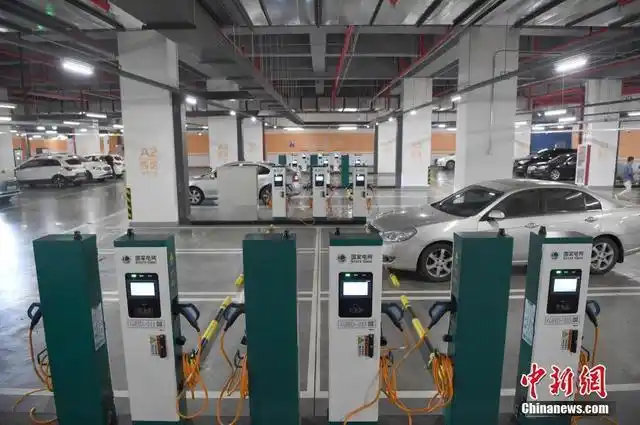 北京规模最大集中式电动车充电站投入使用|充电桩|电动汽车|侯宇_网易