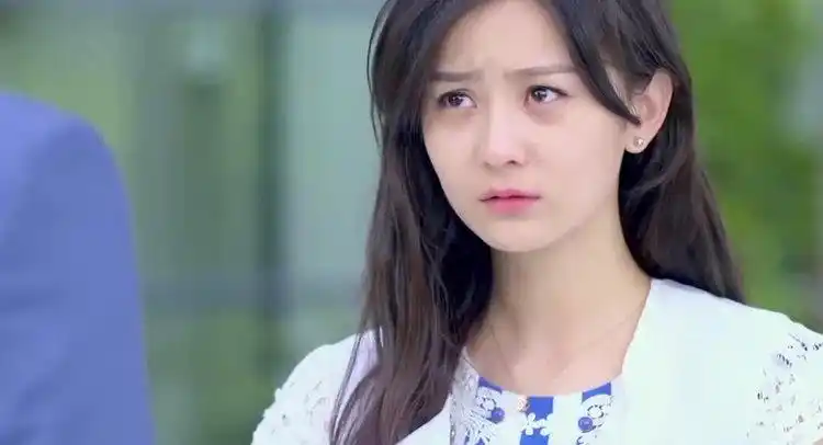 爱的阶梯总裁追求乐美,谁知前男友出现,当面把她抢走