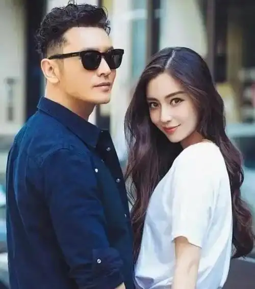 2005年20岁的陈伟霆在录制节目时邂逅了年仅16岁的杨颖,俊男美女朝夕