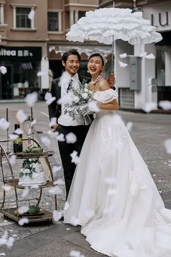 摄影师贤艺的婚纱摄影作品《超幸福感的ins风婚照》