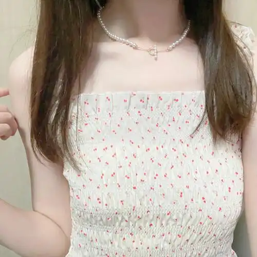 求求锁骨好看的女生把项链焊在脖子上60