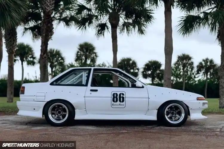 一辆稀有的ae86被车主改装成赛车如果去头文字d会怎样