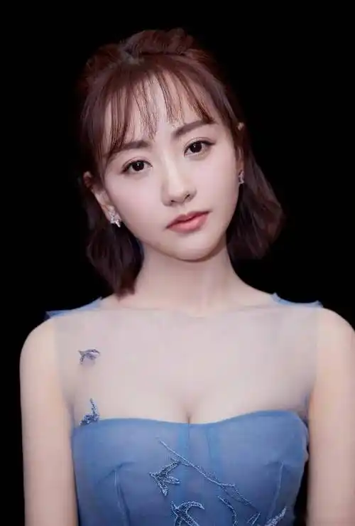 42岁杨蓉,真乃人间大蜜桃的绝美展现