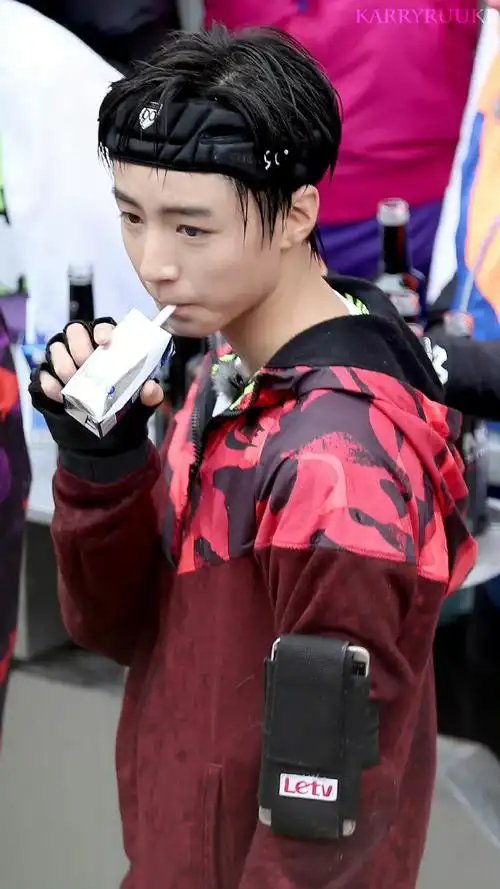 karry的面馆-王俊凯成长记录册