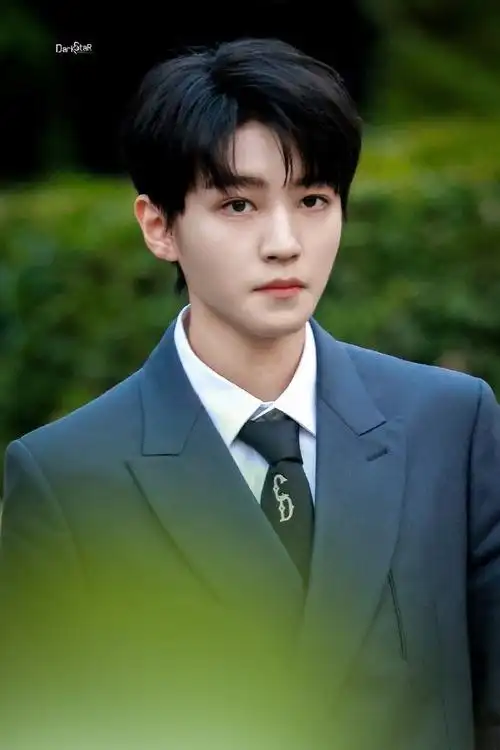 &新鲜事【网页链接】(图片cr:logo 鸣谢个站&个人博)@tfboys-王俊凯