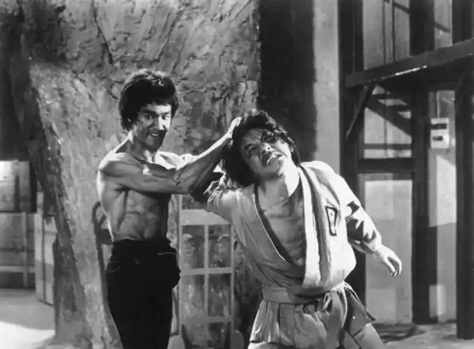 成龙和李小龙唯一的合影,最珍贵的照片_功夫_一代_大哥