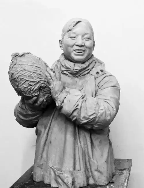 铸时代篇章青年雕塑家作品展开幕