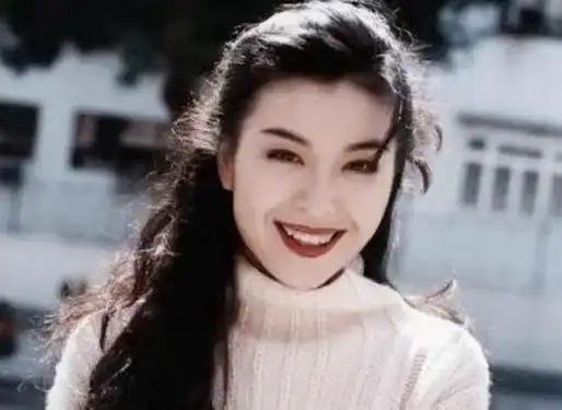 伍咏薇年轻时的美图